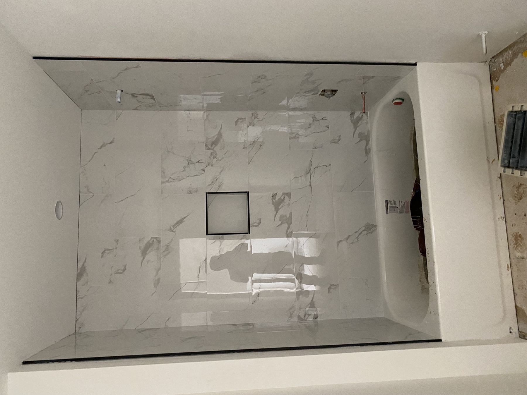 Tub surround · niche & edge trim